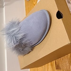 NIB Ugg slippers with scuff